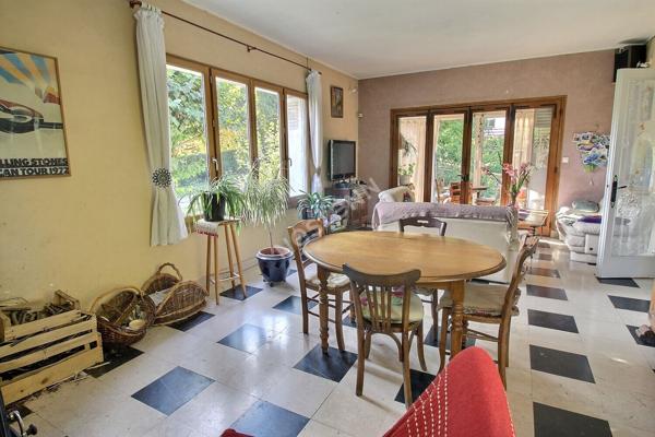 EPERNON MAISON 5 CHAMBRES ET GRAND TERRAIN ECOLES, GARE A PIED