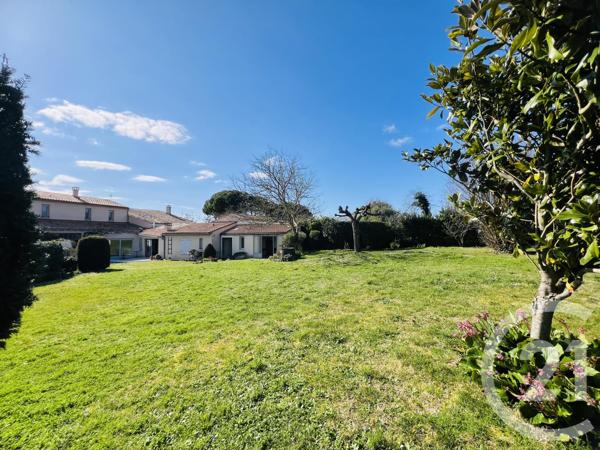 Maison à vendre  4 pièces - 149 m 2   FOURAS  - 17