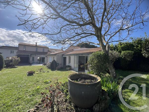 Maison à vendre  4 pièces - 149 m 2   FOURAS  - 17