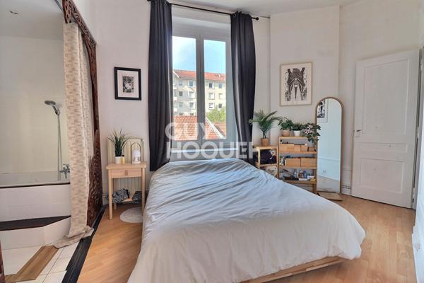 Grand T2 traversant cachet de l'ancien - Saxe Gambetta