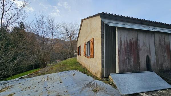 Garage spacieux à Sengouagnet, idéal stockage