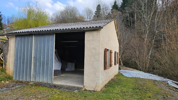 Garage spacieux à Sengouagnet, idéal stockage