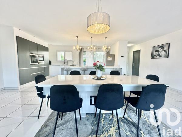 Maison 5 pièces de 145 m² à Castelsarrasin (82100)