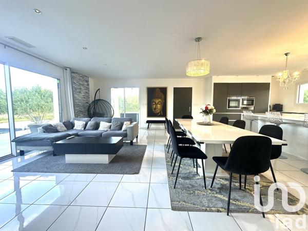 Maison 5 pièces de 145 m² à Castelsarrasin (82100)