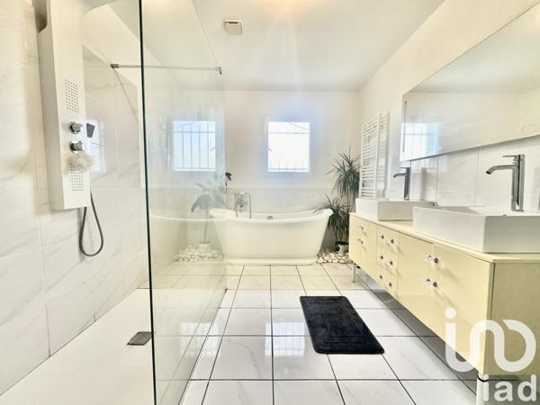 Maison 5 pièces de 145 m² à Castelsarrasin (82100)