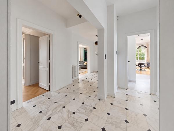 Maison
         6 pièces
        - 200 m² Bien prestige 1 150 000 € *