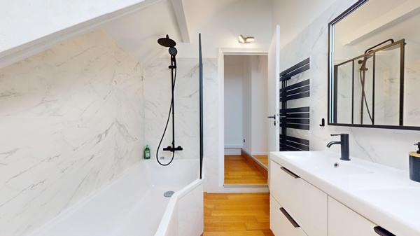 Maison
         6 pièces
        - 200 m² Bien prestige 1 150 000 € *