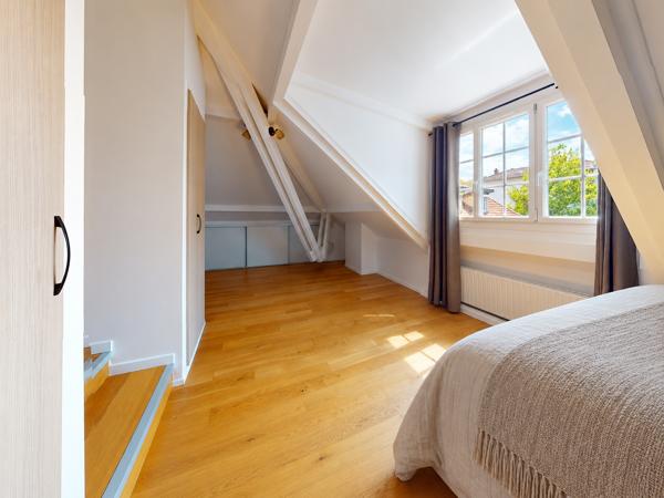 Maison
         6 pièces
        - 200 m² Bien prestige 1 150 000 € *