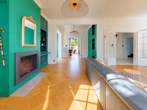 Maison
         6 pièces
        - 200 m² Bien prestige 1 150 000 € *