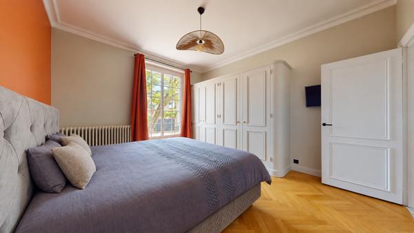 Maison
         6 pièces
        - 200 m² Bien prestige 1 150 000 € *
