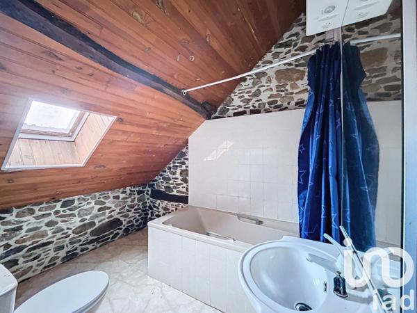 Maison de campagne 4 pièces de 82 m² à Chamboulive (19450)