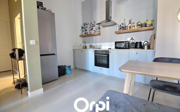 Appartement à vendre    2 pièces •  Marseille 7