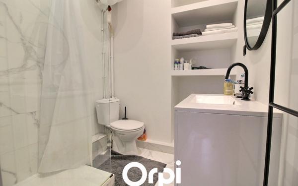 Appartement à vendre    2 pièces •  Marseille 7