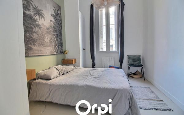 Appartement à vendre    2 pièces •  Marseille 7