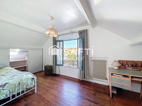 Maison familiale de 155m²environ de surface au sol avec dépendance  secteur plateau Vitry sur Seine/ Villejuif