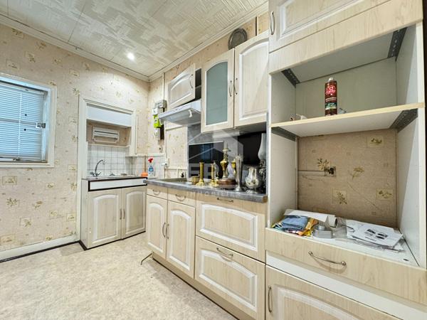 A VENDRE A PERIGUEUX MAISON DE VILLE AVEC JARDIN.