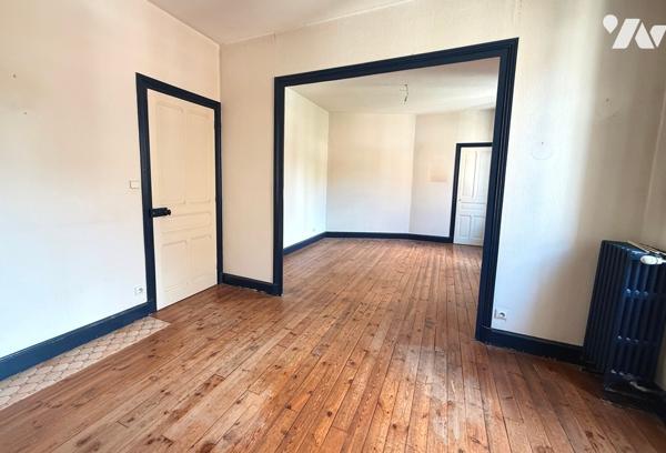 Centre ville Appartement 80 m² avec cave.
PRIX : 105 000 € .
Mickaël Grandpierre 07 86 12 52 67
