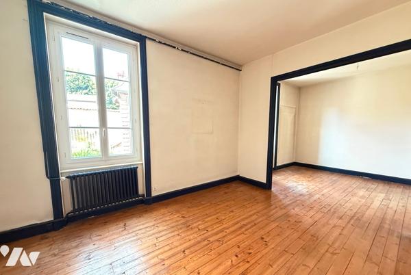 Centre ville Appartement 80 m² avec cave.
PRIX : 105 000 € .
Mickaël Grandpierre 07 86 12 52 67
