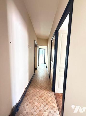 Centre ville Appartement 80 m² avec cave.
PRIX : 105 000 € .
Mickaël Grandpierre 07 86 12 52 67