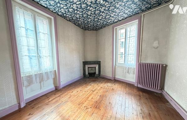 Centre ville Appartement 80 m² avec cave.
PRIX : 105 000 € .
Mickaël Grandpierre 07 86 12 52 67