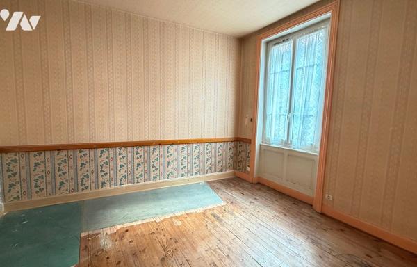 Centre ville Appartement 80 m² avec cave.
PRIX : 105 000 € .
Mickaël Grandpierre 07 86 12 52 67