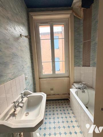 Centre ville Appartement 80 m² avec cave.
PRIX : 105 000 € .
Mickaël Grandpierre 07 86 12 52 67