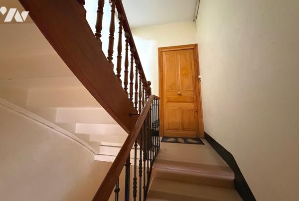 Centre ville Appartement 80 m² avec cave.
PRIX : 105 000 € .
Mickaël Grandpierre 07 86 12 52 67