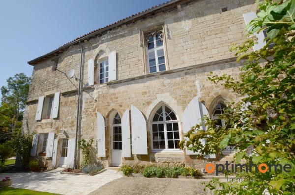 ✨ Rare Prieuré Historique au Cœur de Nanteuil-en-Vallée ✨