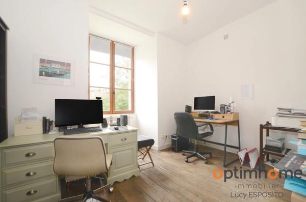 ✨ Rare Prieuré Historique au Cœur de Nanteuil-en-Vallée ✨