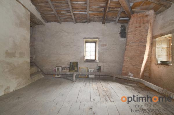 ✨ Rare Prieuré Historique au Cœur de Nanteuil-en-Vallée ✨