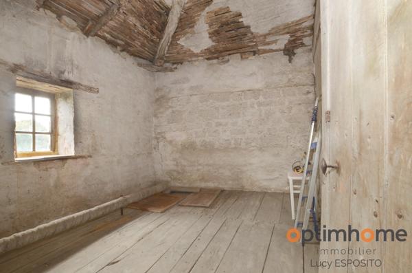 ✨ Rare Prieuré Historique au Cœur de Nanteuil-en-Vallée ✨