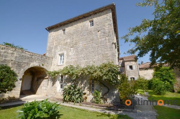 ✨ Rare Prieuré Historique au Cœur de Nanteuil-en-Vallée ✨