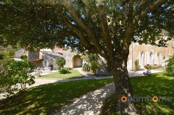 ✨ Rare Prieuré Historique au Cœur de Nanteuil-en-Vallée ✨