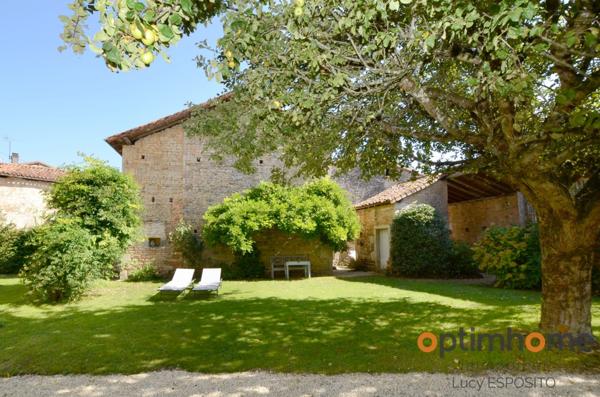 ✨ Rare Prieuré Historique au Cœur de Nanteuil-en-Vallée ✨