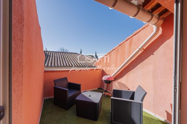 CORNEILLA LA RIVIERE, MAISON TRAVERSANTE DE VILLAGE AVEC GRAND GARAGE ET TERRASSE!