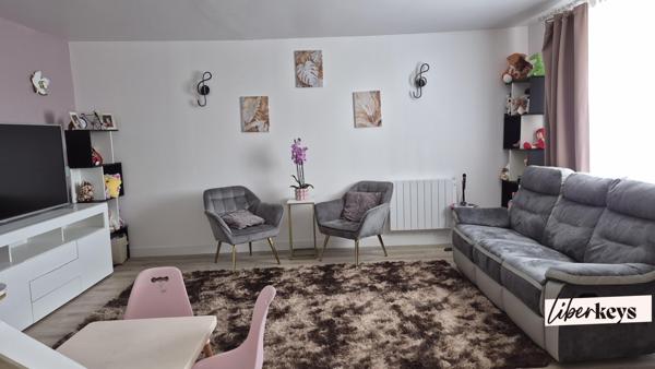 Liberkeys vous propose en exclusivité Jolie maison en pierre situé entre Collinée et St Gilles du Mené