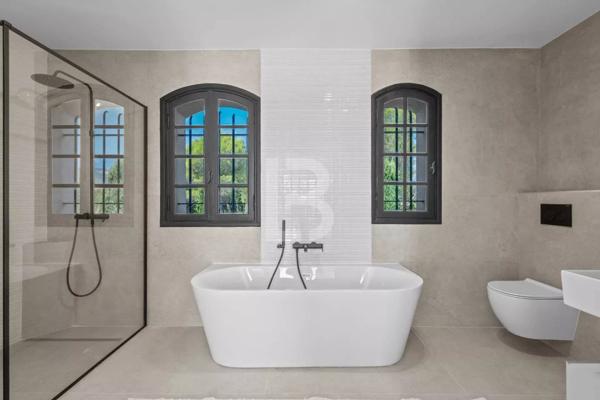 Luxueuse propriété à vendre dans le prestigieux quartier de Castellaras