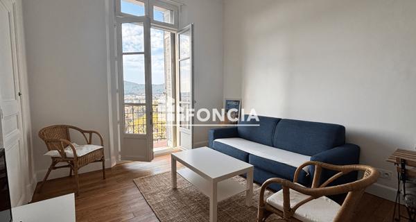 Location Studio meublé 24.71 m² - Hyères 83400