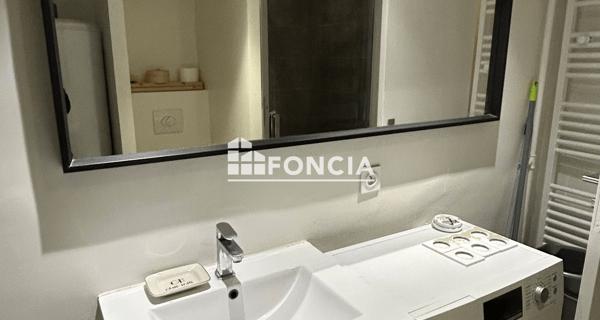 Location Studio meublé 24.71 m² - Hyères 83400