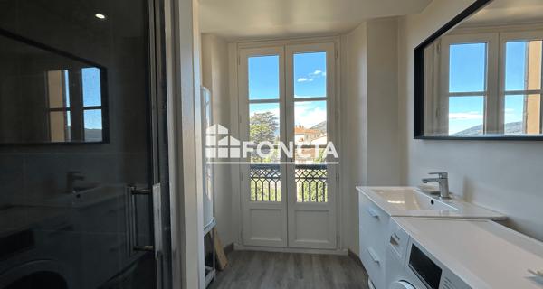 Location Studio meublé 24.71 m² - Hyères 83400