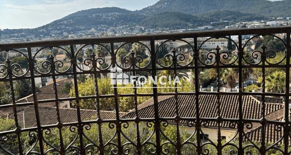 Location Studio meublé 24.71 m² - Hyères 83400