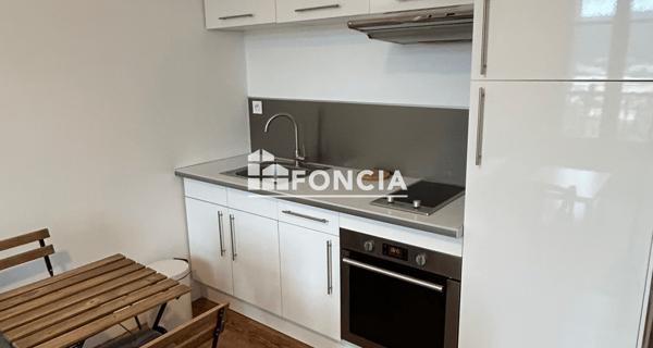 Location Studio meublé 24.71 m² - Hyères 83400