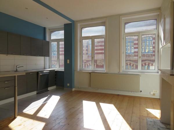 Situé rue d'Isly à LILLE, à proximité du métro Cormontaigne, je suis une maison de 120M² en très bon état comprenant…