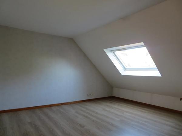 Situé rue d'Isly à LILLE, à proximité du métro Cormontaigne, je suis une maison de 120M² en très bon état comprenant…