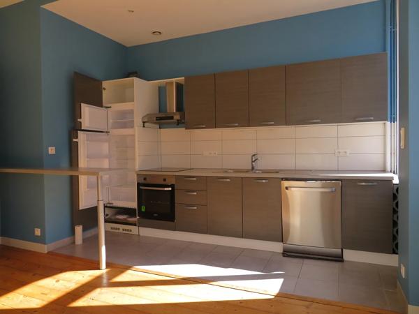Situé rue d'Isly à LILLE, à proximité du métro Cormontaigne, je suis une maison de 120M² en très bon état comprenant…