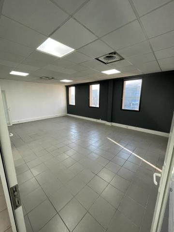 Bureaux avec parkings à louer - ZI Les Paluds - Aubagne