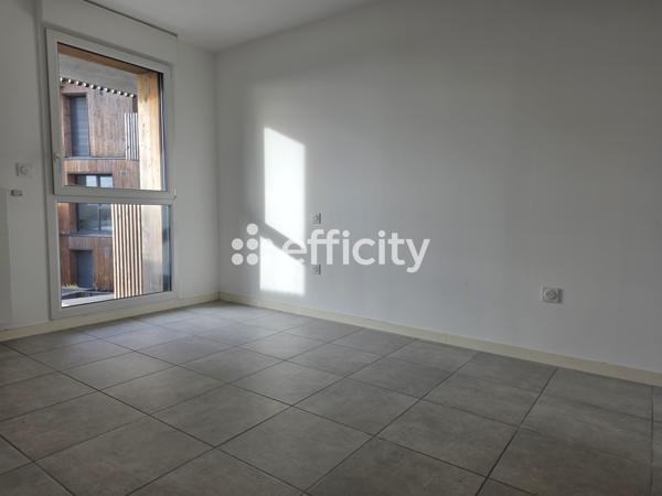 Appartement
         2 pièces
        - 37 m² 211 000 € *