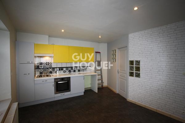 LOCATION : maison de 3 pièces de ville à LA CHAPELLE SAINT MESMIN