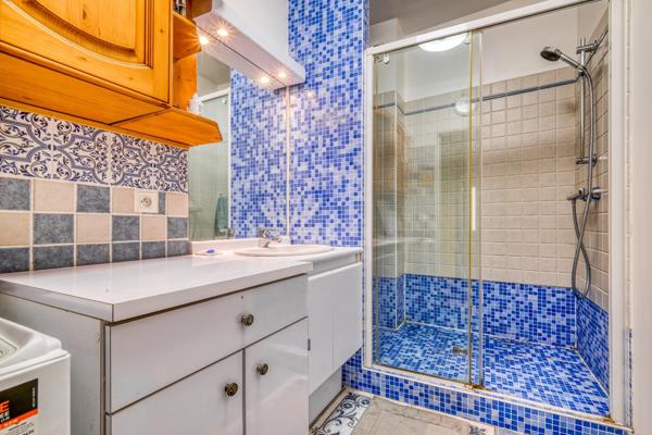 Christophe Michaudelle Capifrance, EXCLUSIVITÉ, vous propose au cœur de MEAUX, au pied de la cathédrale, appartement avec beaucoup de charme 4 pièces 80 m² avec sa terrasse, sa place de stationnement