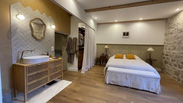 Maison de standing en pierres - T5 - piscine